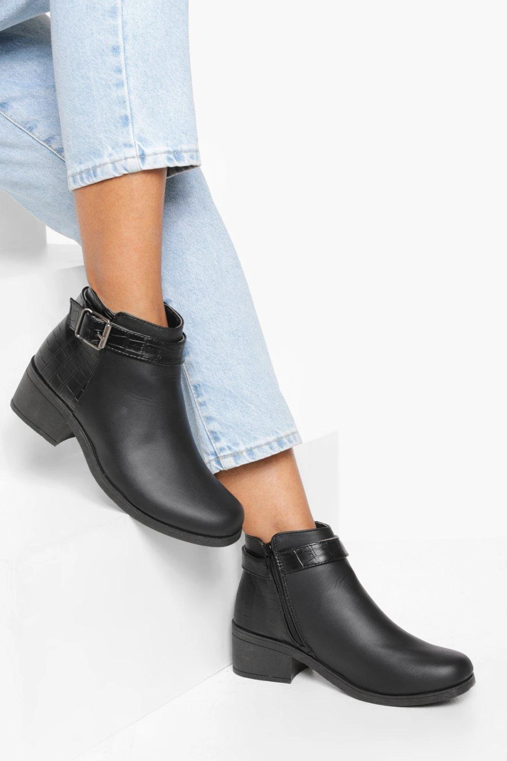 Chelsea-Stiefel Mit Schnallen-Detail 3 Chelsea-Stiefel Mit Schnallen-Detail