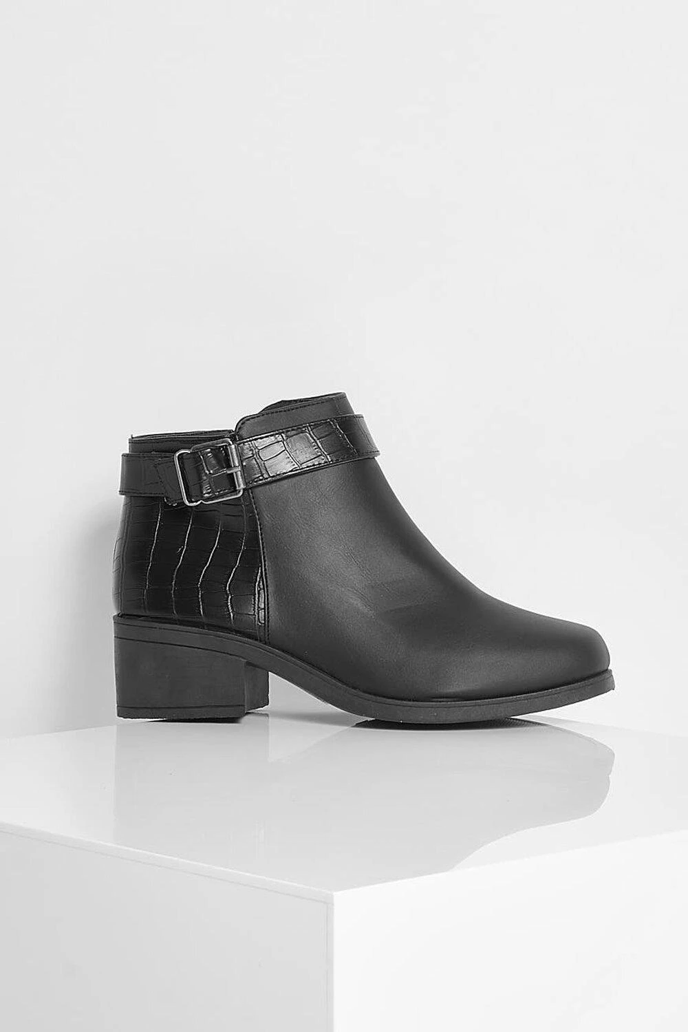 Chelsea-Stiefel Mit Schnallen-Detail 4 Chelsea-Stiefel Mit Schnallen-Detail – Bild 2