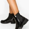Klobige Lack Chelsea-Stiefel