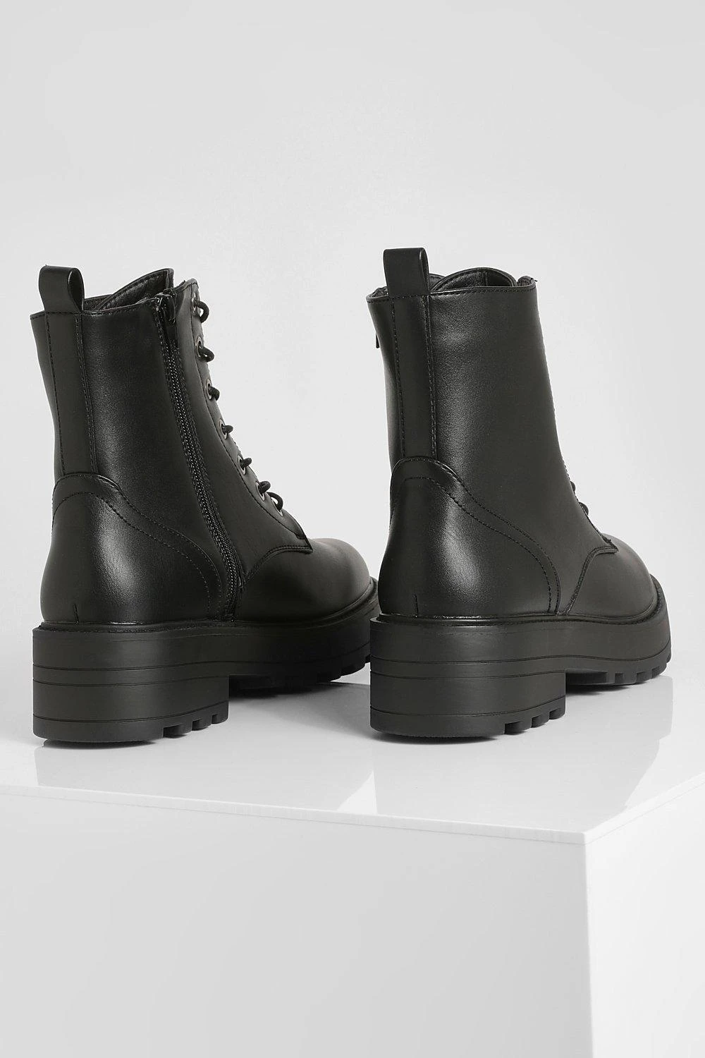 Klobige Geschnürte Stiefel 6 Klobige Geschnürte Stiefel – Bild 4