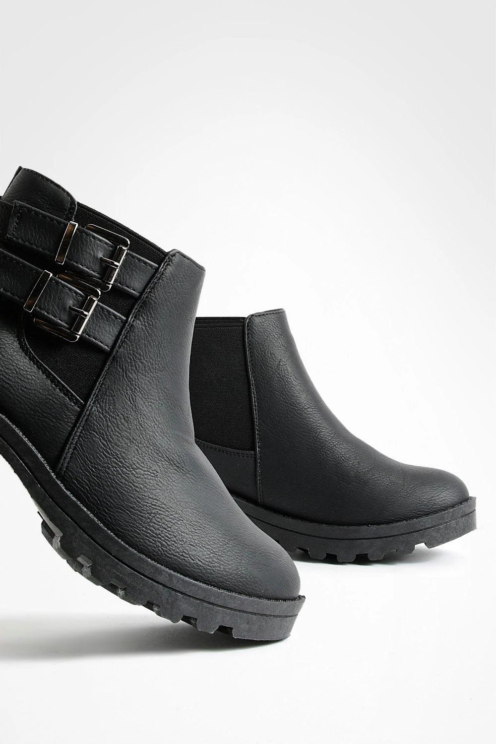 Chelsea-Stiefel Mit Blockabsatz Und Schnallen-Detail 6 Chelsea-Stiefel Mit Blockabsatz Und Schnallen-Detail – Bild 4