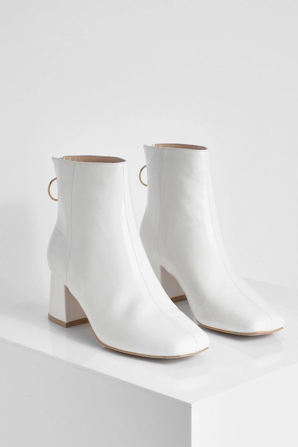 Breite Passform Eckige Stiefel Mit Ring-Detail 5 Breite Passform Eckige Stiefel Mit Ring-Detail – Bild 3