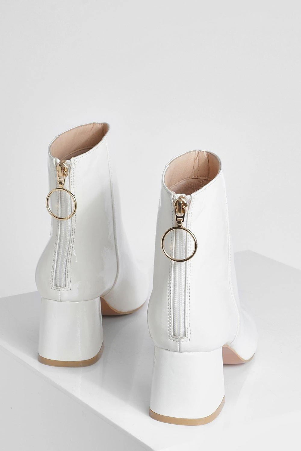 Breite Passform Eckige Stiefel Mit Ring-Detail 6 Breite Passform Eckige Stiefel Mit Ring-Detail – Bild 4