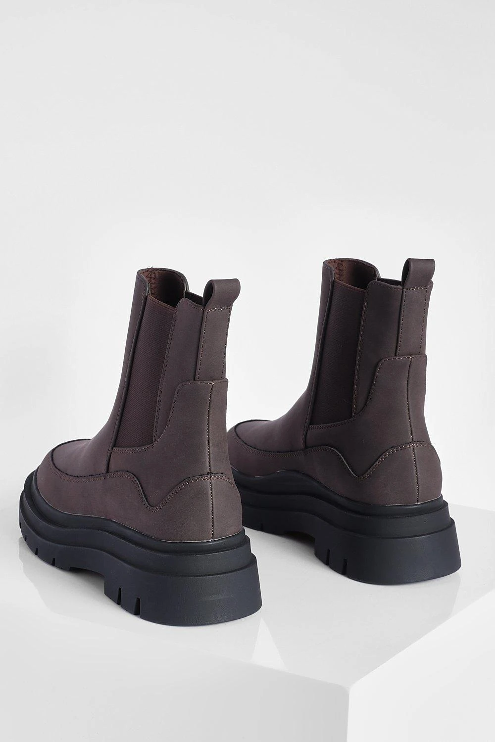 Chelsea-Stiefel Mit Klobiger Sohle 6 Chelsea-Stiefel Mit Klobiger Sohle – Bild 4