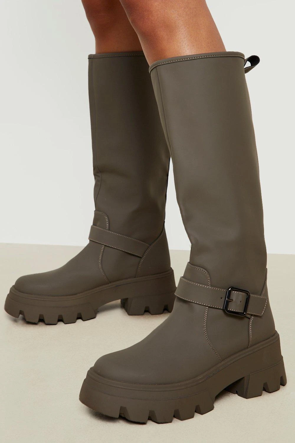 Klobige Kniehohe Stiefel Mit Schnalle 4 Klobige Kniehohe Stiefel Mit Schnalle – Bild 2