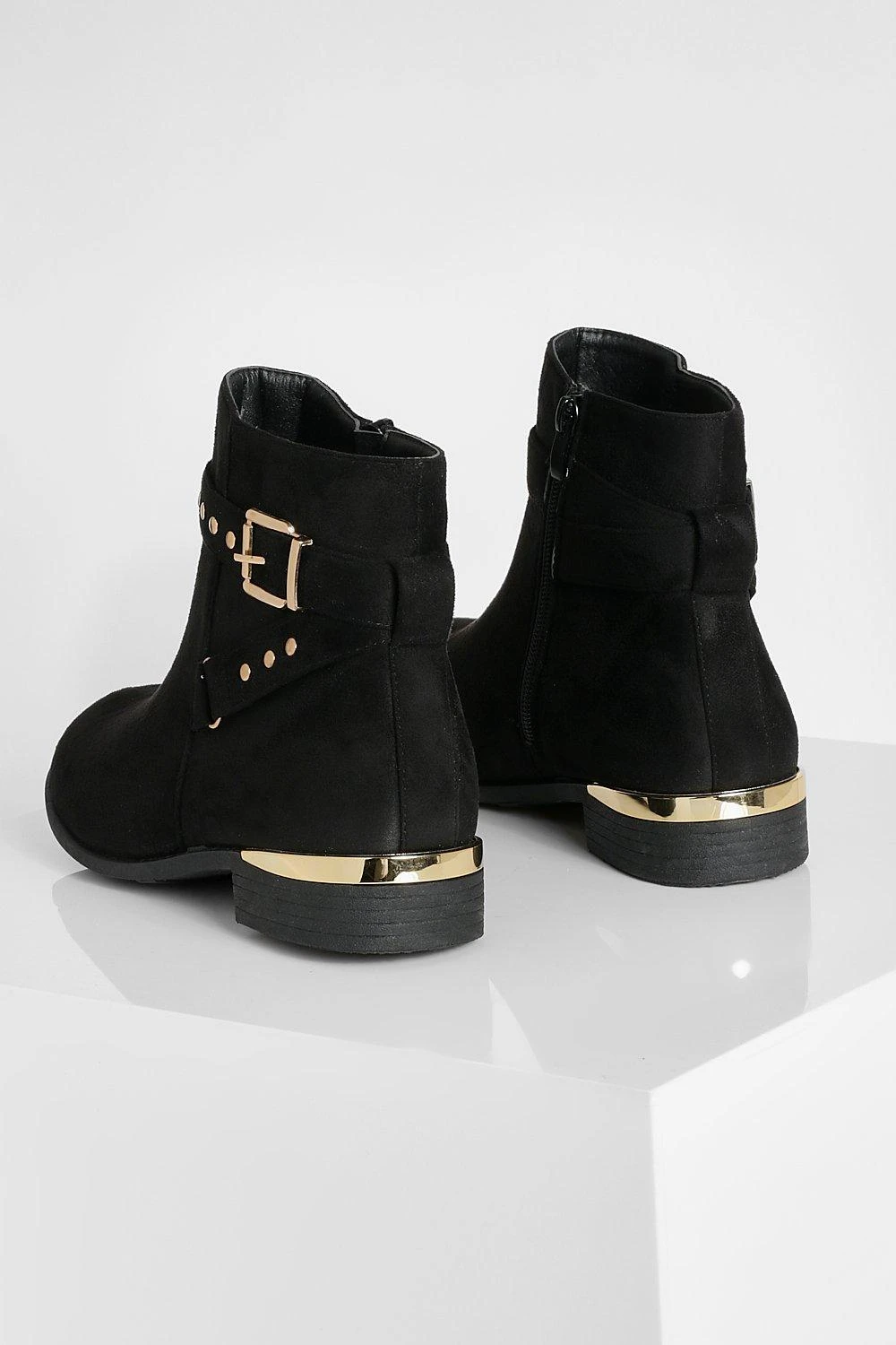 Breite Passform Chelsea-Stiefel Mit Schnalle Und Nieten-Detail 6 Breite Passform Chelsea-Stiefel Mit Schnalle Und Nieten-Detail – Bild 4