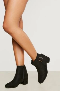 Stiefel Mit Tiefem Blockabsatz Und Schnallen-Detail