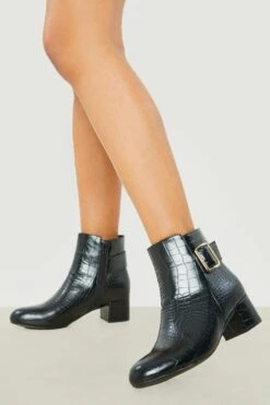 Breite Passform Kroko-Stiefel Mit Schnallen-Detail