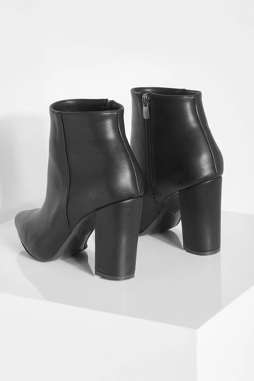 PU-Stiefel Mit Mittelhohem Blockabsatz 5 PU-Stiefel Mit Mittelhohem Blockabsatz – Bild 4