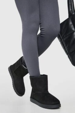 Kuschelige Mini-Stiefel