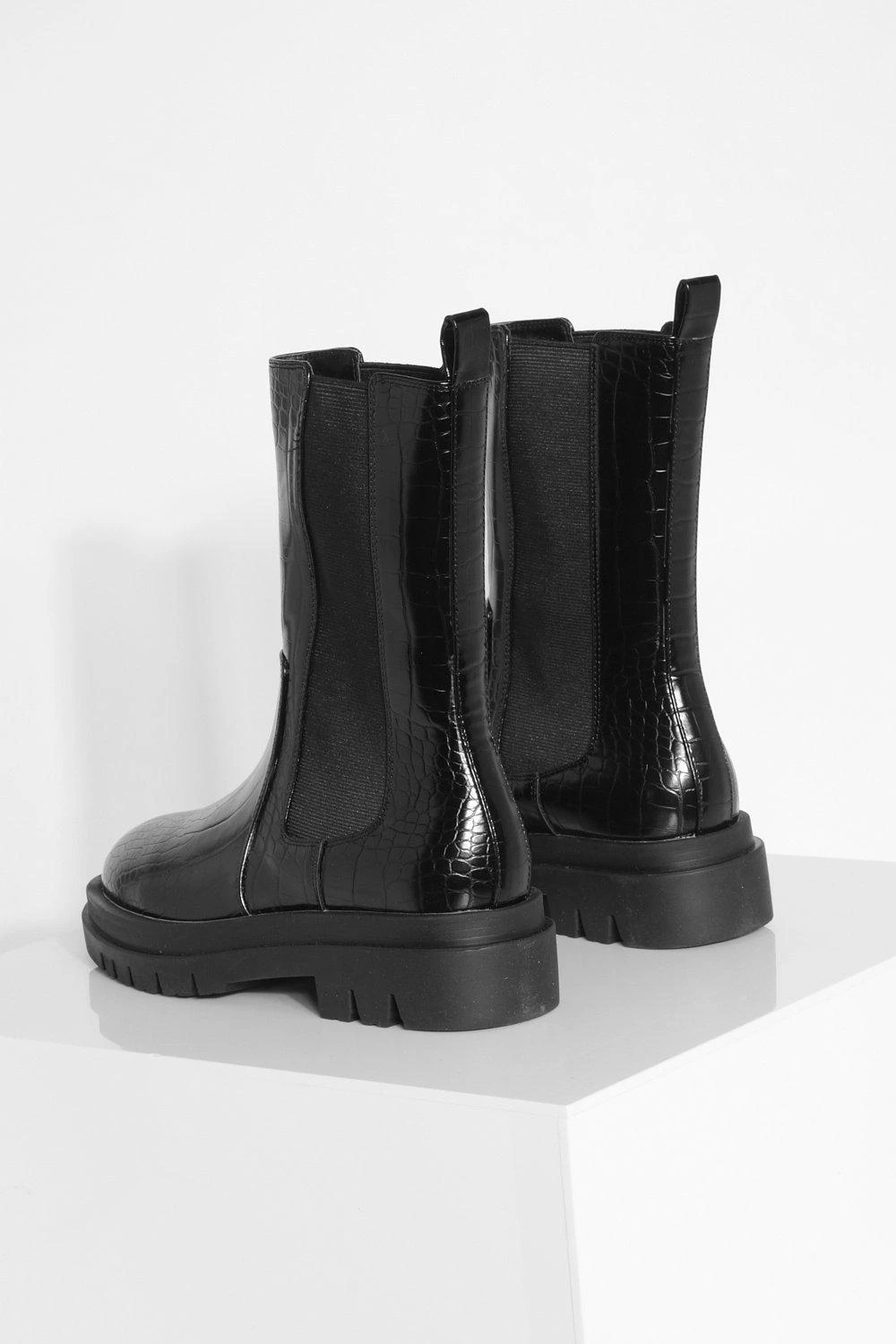 Wadenhohe Kroko Chelsea-Stiefel Mit Klobiger Sohle 6 Wadenhohe Kroko Chelsea-Stiefel Mit Klobiger Sohle – Bild 4